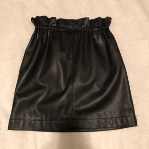 Faux leather H&M skirt 💕